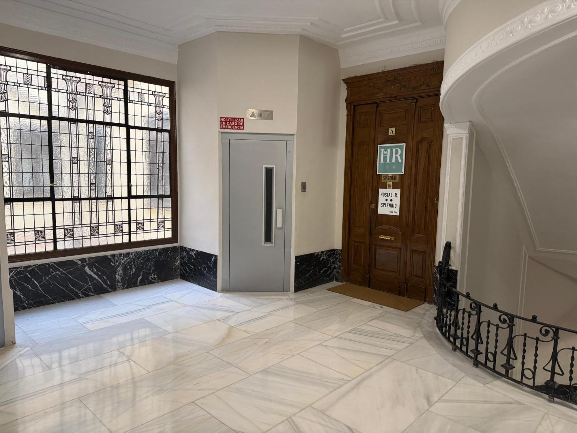 Hostal Splendid - Gran Via — Photos 3